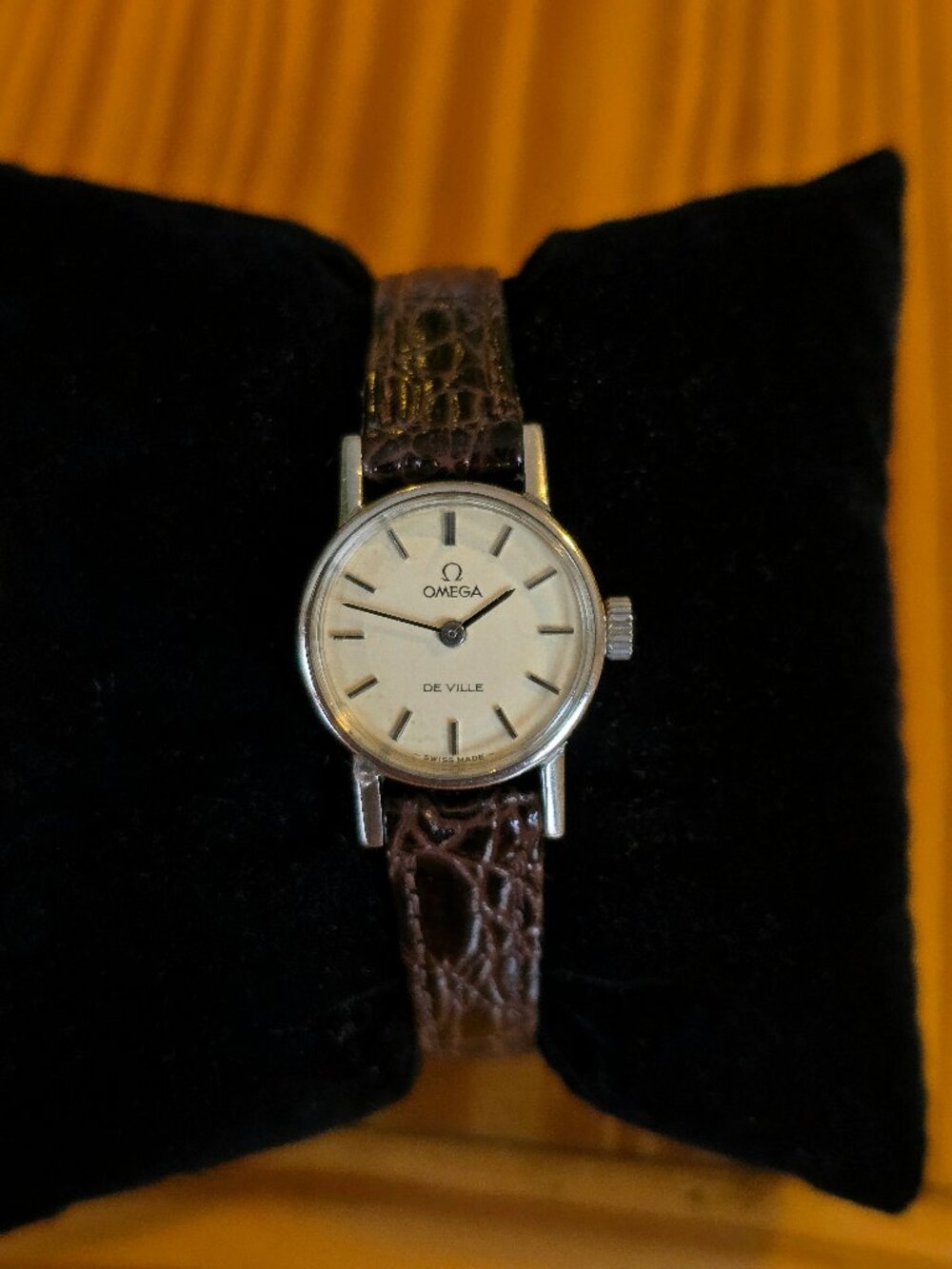 1977 OMEGA De Ville, Paper-like Dial, Women, Calibre 1100, Ref. 511.0552, 19mm